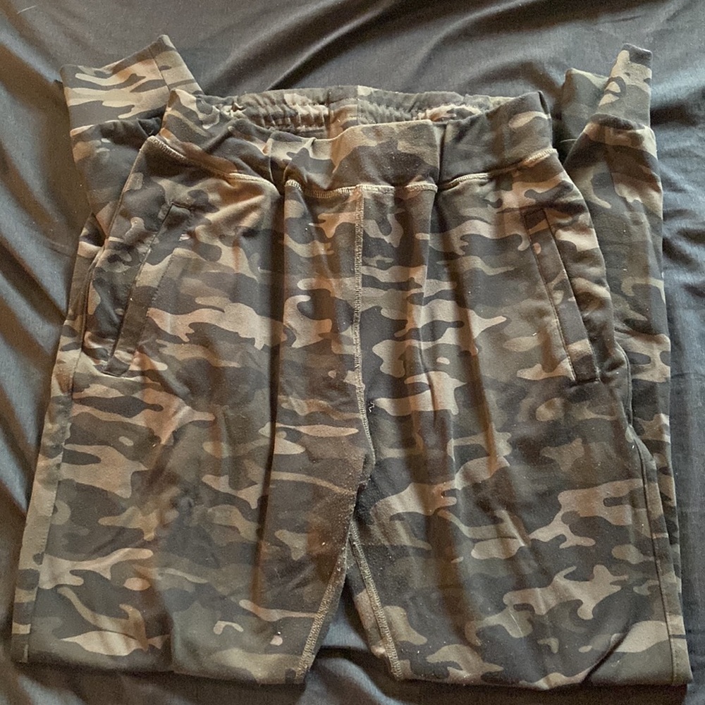 Camo Joggers - Picture 3 of 6
